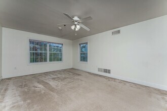 The Suites at West Park in Morgantown, WV - Foto de edificio - Building Photo