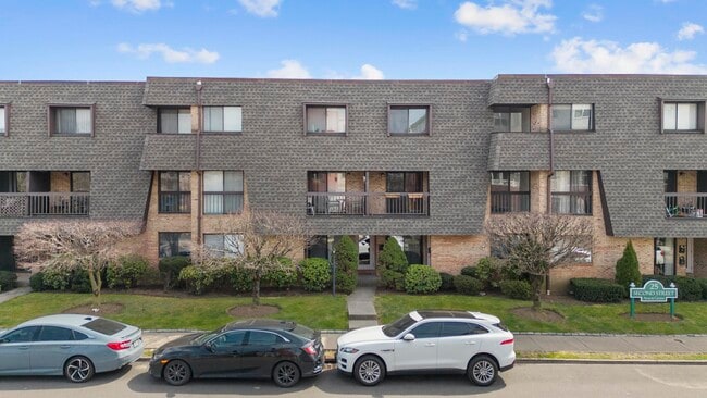 25 2nd St in Stamford, CT - Building Photo - Building Photo