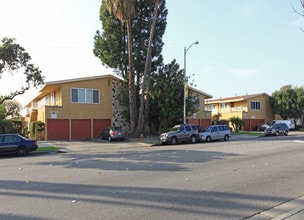 13801 - 13817 Van Ness Ave in Gardena, CA - Foto de edificio - Building Photo