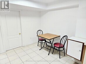 39 Treetops Ct in Toronto, ON - Building Photo - Building Photo