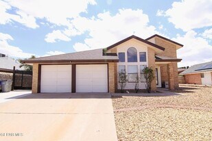 11532 Tom Ulozas Dr in El Paso, TX - Building Photo