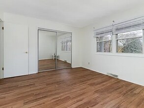 913 S Linden St in Normal, IL - Building Photo - Building Photo