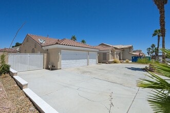 968 E Robindale Rd in Las Vegas, NV - Building Photo - Building Photo
