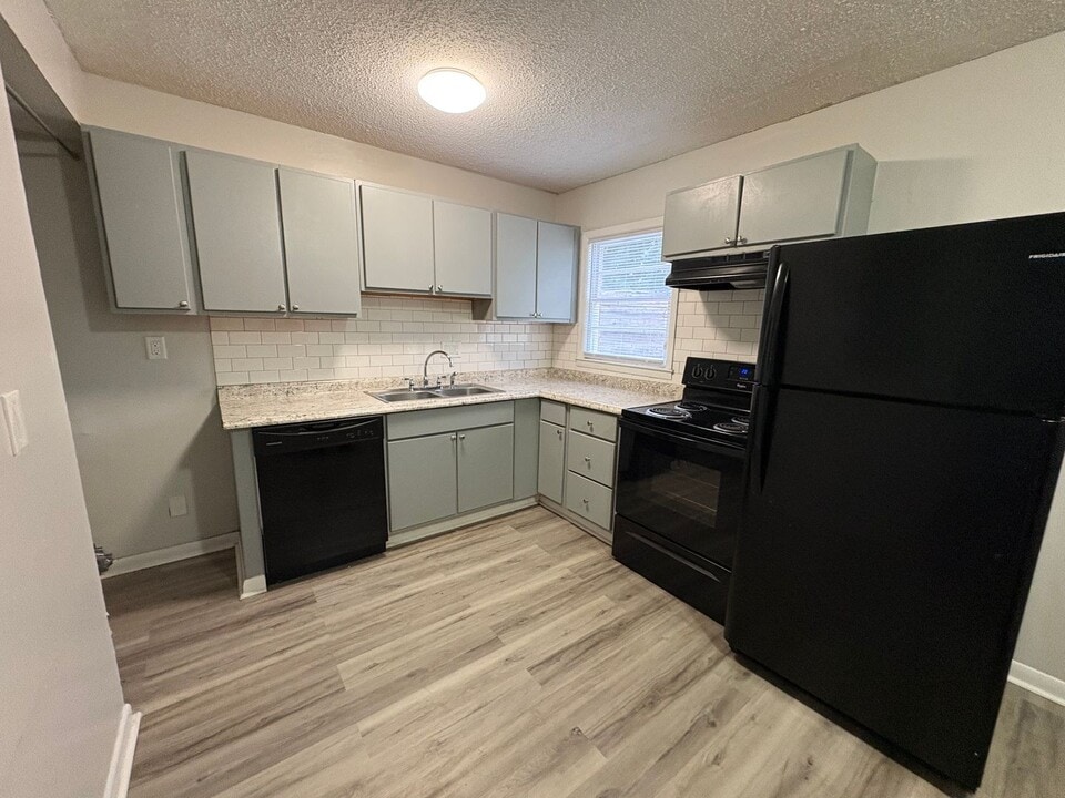 131 Wall St in Warner Robins, GA - Building Photo