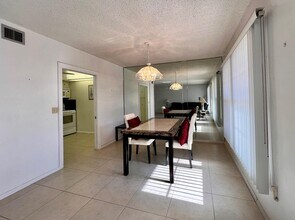 213 Wellington L in West Palm Beach, FL - Building Photo - Building Photo