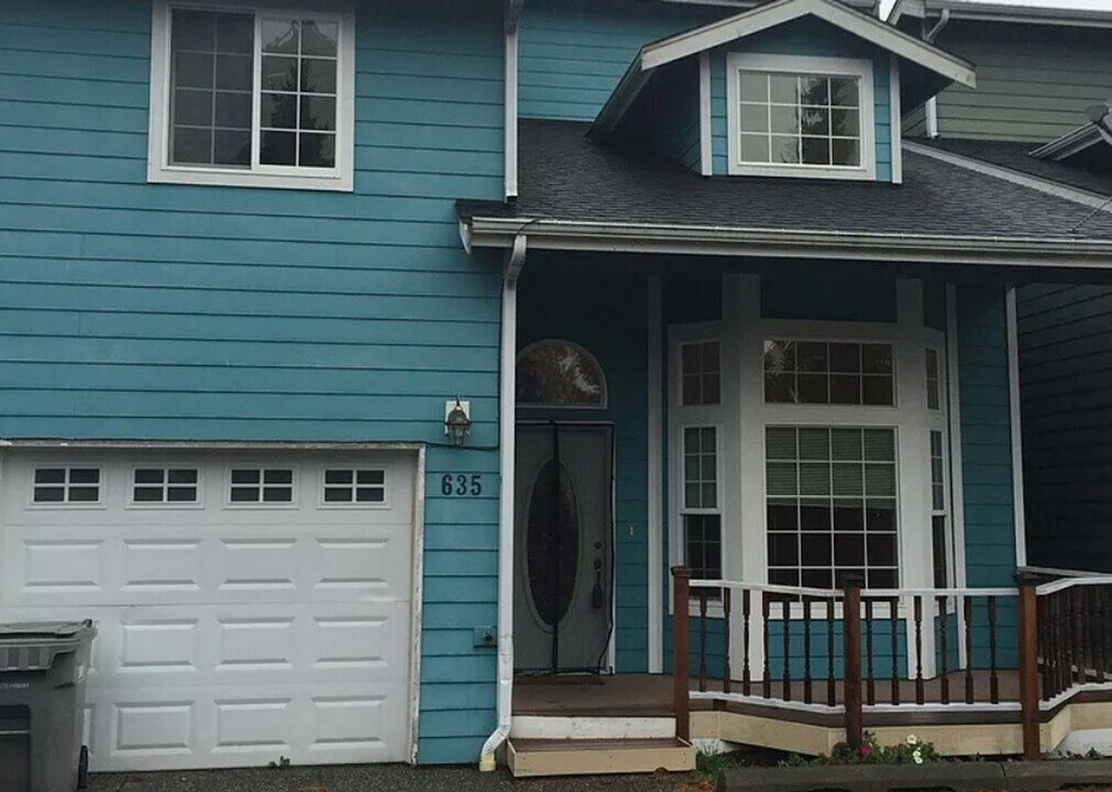 635 Sandpiper Pl in Burlington, WA - Building Photo
