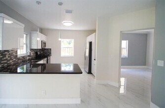1621 SW 102nd Ave in Pembroke Pines, FL - Building Photo - Building Photo