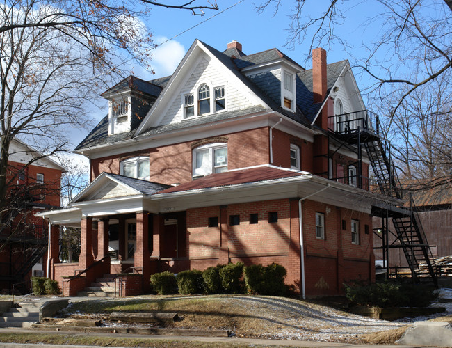 529 W College Ave in State College, PA - Foto de edificio - Building Photo