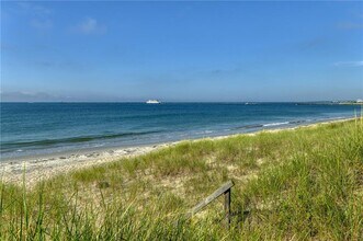154 Sand Hill Cove Rd in Narragansett, RI - Building Photo - Building Photo