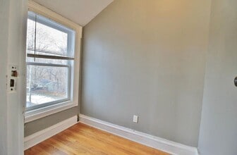 295-303.5-3035 Albany Ave in Kingston, NY - Building Photo - Building Photo