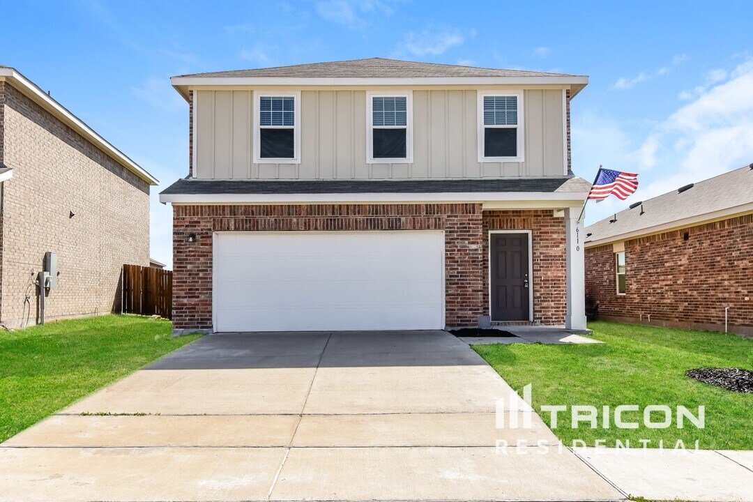 6110 Harrah Ln in Heath, TX - Building Photo