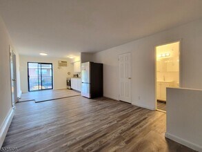 201 12th St-Unit -7 in Palisades Park, NJ - Building Photo - Building Photo