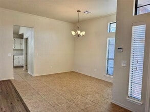 1913 Lois Lynn Ln in Edmond, OK - Building Photo - Building Photo