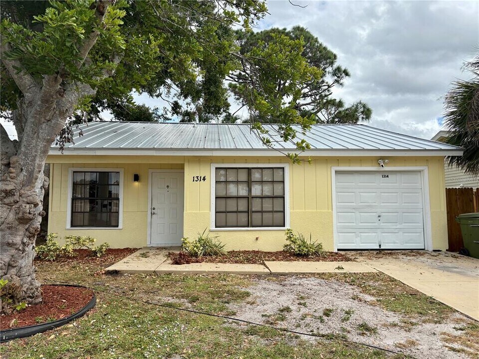 1314 N Brink Ave in Sarasota, FL - Building Photo