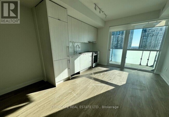 4130 Parkside Village Dr in Mississauga, ON - Building Photo - Building Photo