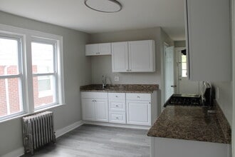 67 Edgar St, Unit 1 in Carteret, NJ - Building Photo - Building Photo