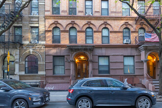 411 E 90th St in New York, NY - Building Photo - Building Photo