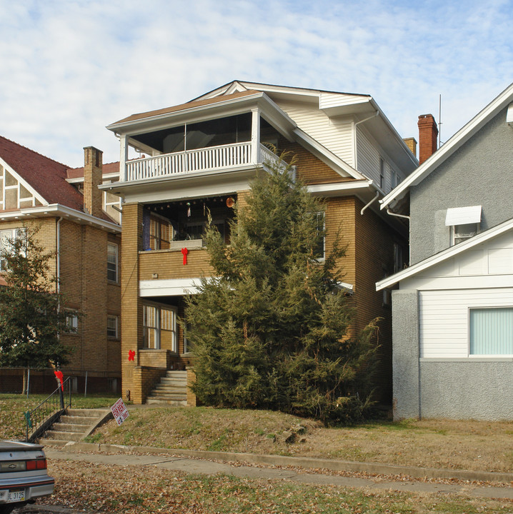 830 12th Ave in Huntington, WV - Building Photo