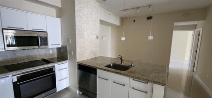 7360 NW 114th Ave in Doral, FL - Building Photo - Building Photo