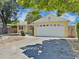 8647 Tyrone Ave in Los Angeles, CA - Building Photo