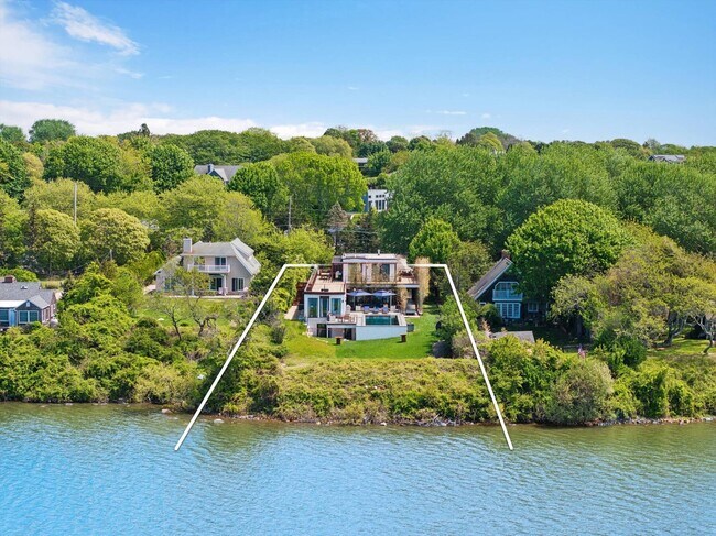 113 S Edgemere St in Montauk, NY - Building Photo - Building Photo