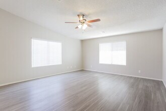 361 Clover Glen Ct in Henderson, NV - Foto de edificio - Building Photo