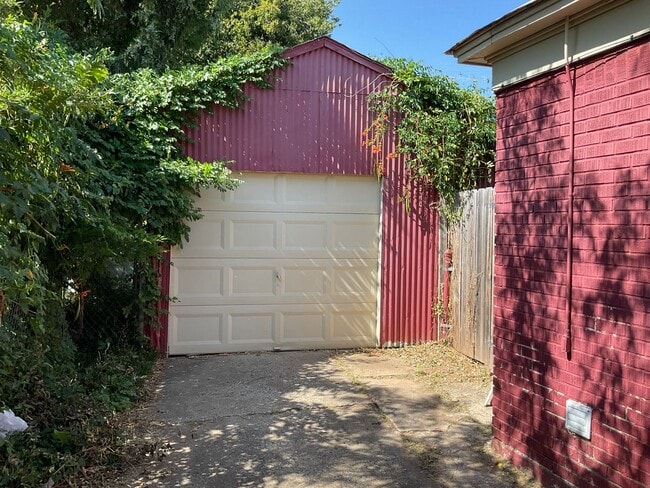 107 W Mimosa Dr in Midwest City, OK - Building Photo - Building Photo