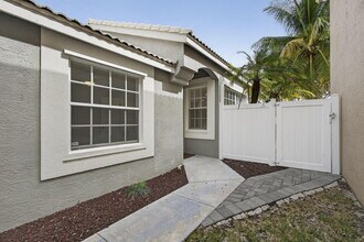 1475 Running Oak Ln in Royal Palm Beach, FL - Building Photo - Building Photo