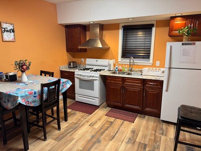 923 Davis St in Elmira, NY - Building Photo - Building Photo