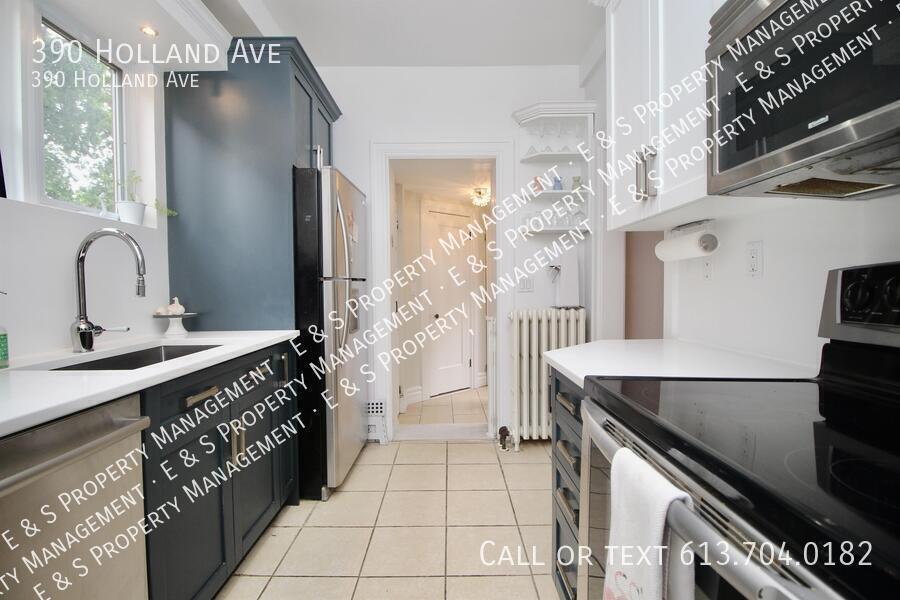 390 Holland Ave in Ottawa, ON - Building Photo