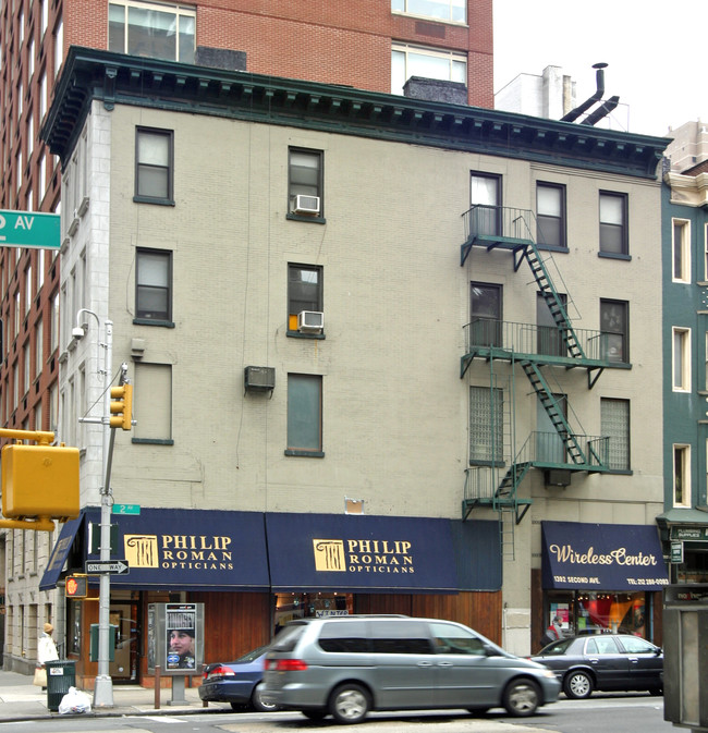 300 E 72nd St in New York, NY - Building Photo - Building Photo