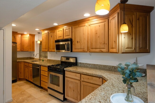 property at 8865 Everleigh Cir