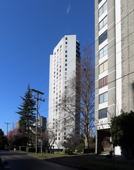 Laguna Vista Apartments in Vancouver, BC - Building Photo