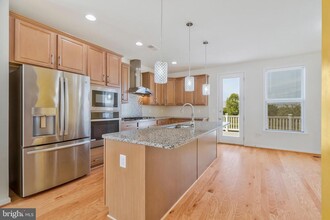 42502 Dogwood Glen Square in Dulles, VA - Building Photo - Building Photo