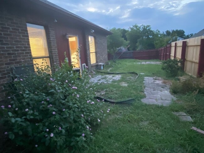 1007 Dandelion Dr in Mesquite, TX - Building Photo - Building Photo