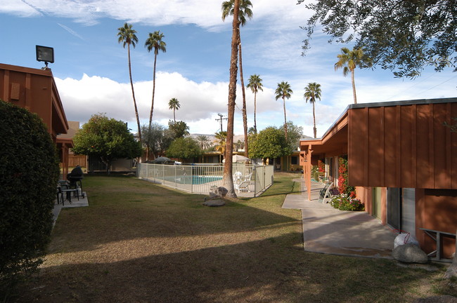 Tiki Gardens in Palm Desert, CA - Building Photo - Building Photo