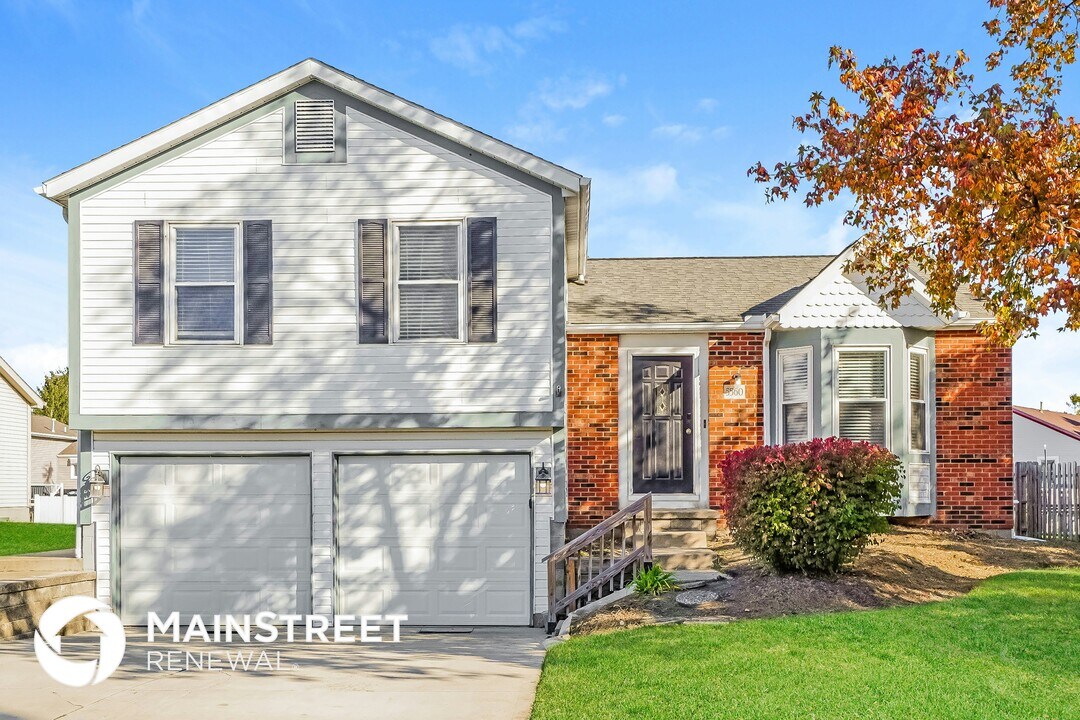 5560 Mid Day Dr in Galloway, OH - Building Photo