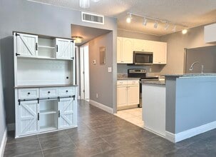 1625 Meadows Cir W, Unit 1625 in Boynton Beach, FL - Building Photo - Building Photo
