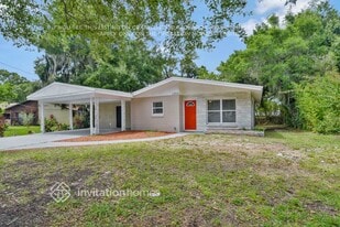 1333 Stately Oaks Dr NW in Winter Haven, FL - Building Photo