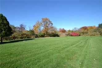 49 Sea Breeze Ln in Bristol, RI - Building Photo - Building Photo