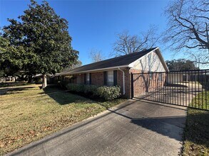 171 Bluebonnet St in Sugar Land, TX - Building Photo - Building Photo