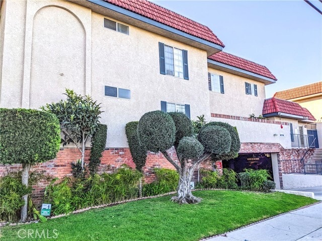 property at 13535 Yukon Ave