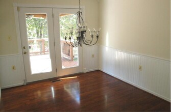 12324 Knightsbridge Dr in Woodbridge, VA - Foto de edificio - Building Photo