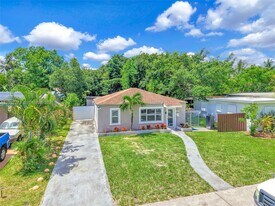 2318 Washington St in Hollywood, FL - Building Photo