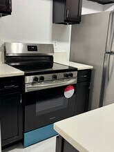 5802 NW 12th St in Sunrise, FL - Building Photo - Building Photo