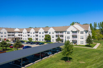 Country Meadows in Bay City, MI - Foto de edificio - Building Photo