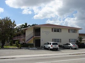 2612 Johnson St in Hollywood, FL - Building Photo