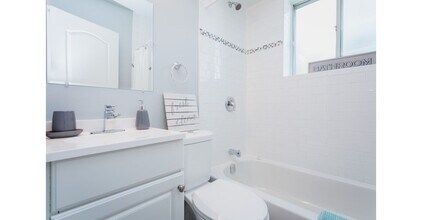 99 York Rd in Hamilton, ON - Building Photo - Building Photo