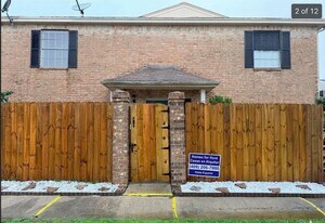9252 Glen Meadow Ln in Beaumont, TX - Building Photo