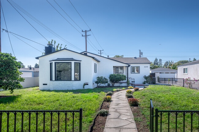 1011 N Florence St in Burbank, CA - Building Photo - Building Photo